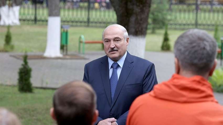 Лукашенко: С приходом альтернативной власти Беларусь порежут на куски