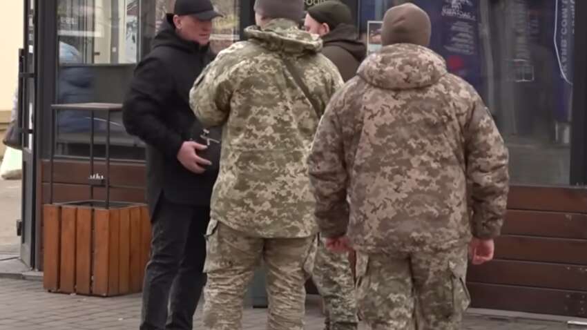 ТЦК замінять роботи: штучний інтелект вирішуватиме, кого мобілізувати ТЦК замінять роботи: штучний інтелект вирішуватиме, кого мобілізувати