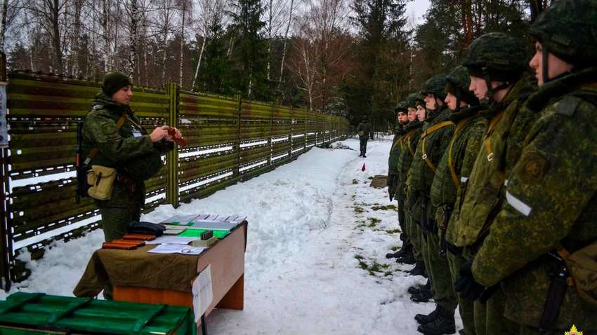 Беларусь продолжает готовиться к войне: в армии проводят проверку перехода на военное время