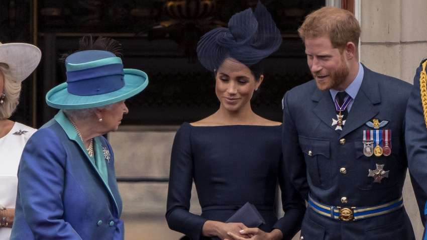 Четырехчасовые переговоры с принцем Гарри: королева просит внука вернуться в семью, но с условиями для Меган