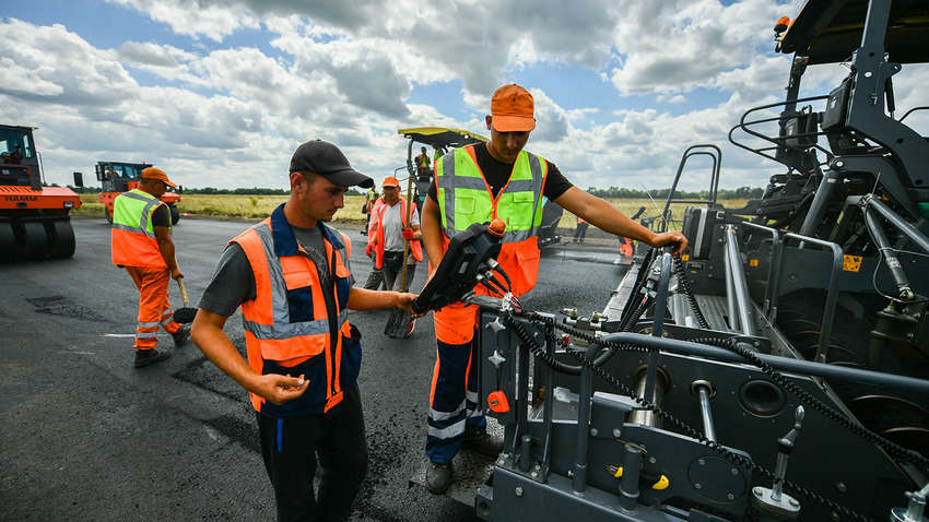 Голик сообщил о тысячах новых вакансий для дорожников на "Большой стройке" президента