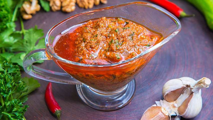 Чем полезна для здоровья острая домашняя аджика