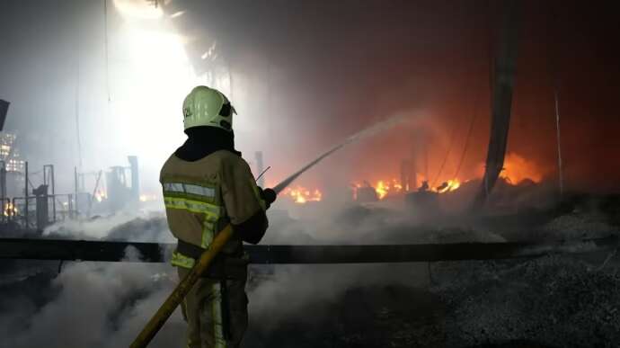 Російський удар по Мукачево: чи вдалося погасити пожежу на третю добу