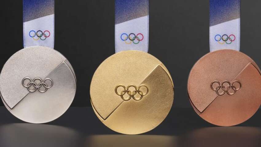 Не "стрибайте в них": спортсмени повідомляють про пошкоджені медалі зимових Ігор-2026