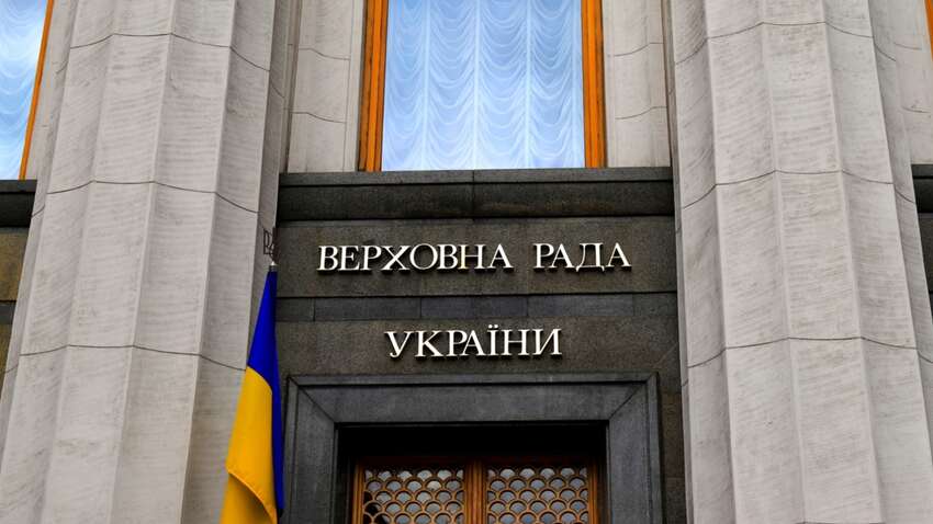  Мирна угода і скоро вибори: що обговорюють у Раді за зачиненими дверима