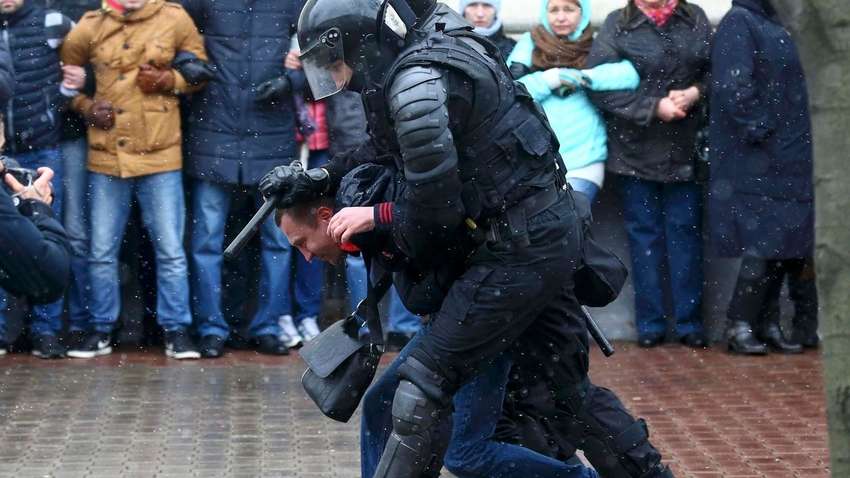 "День Победы в Беларуси": арестованы более 100 независимых блогеров, критикующих власть 