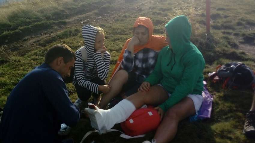 В Карпатах нашли украинку с травмированной ногой