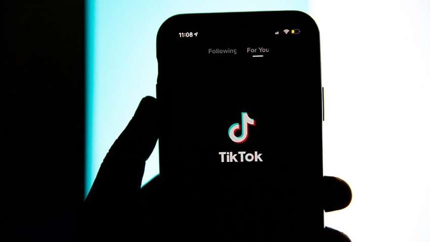 Италия ведет расследование против TikTok: общественность шокирована смертью ребенка
