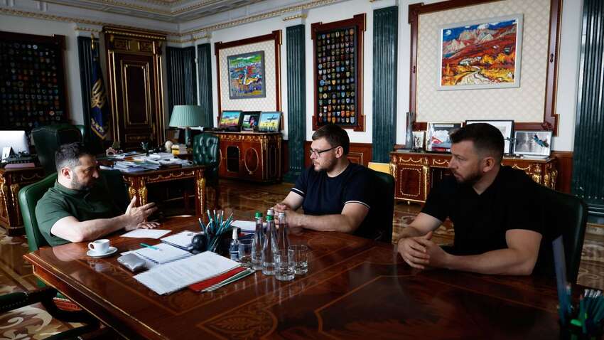 После разговора с руководителями НАБУ и САП Зеленский рассказал, кого поймали на взятке