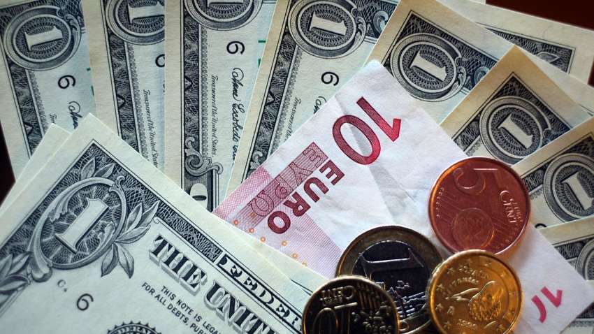 Нацбанк оновив офіційний курс валют: курс долара незначно виріс