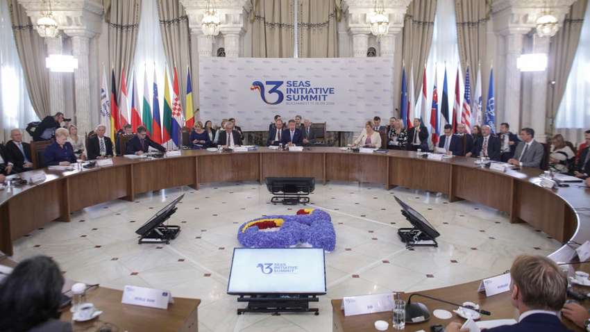 Украина должна быть участником "Инициативы трех морей", - Зеленский