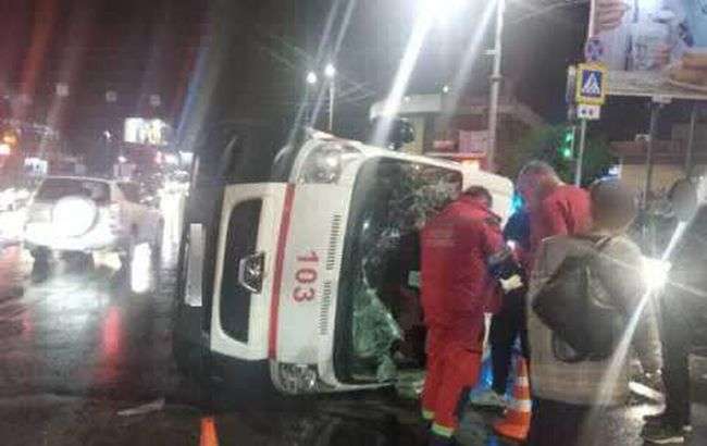 В Харькове произошло ДТП с участием скорой: есть пострадавшие