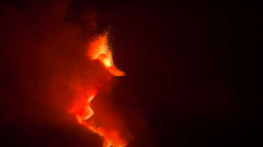 В Італії почалося виверження вулкана Етна - місто накрило шаром попелу (ВІДЕО)