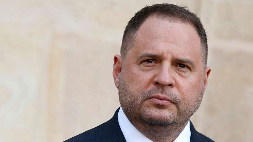 На фоне призывов об увольнении Ермак летит в Лондон, где должен встретиться с Залужным - СМИ