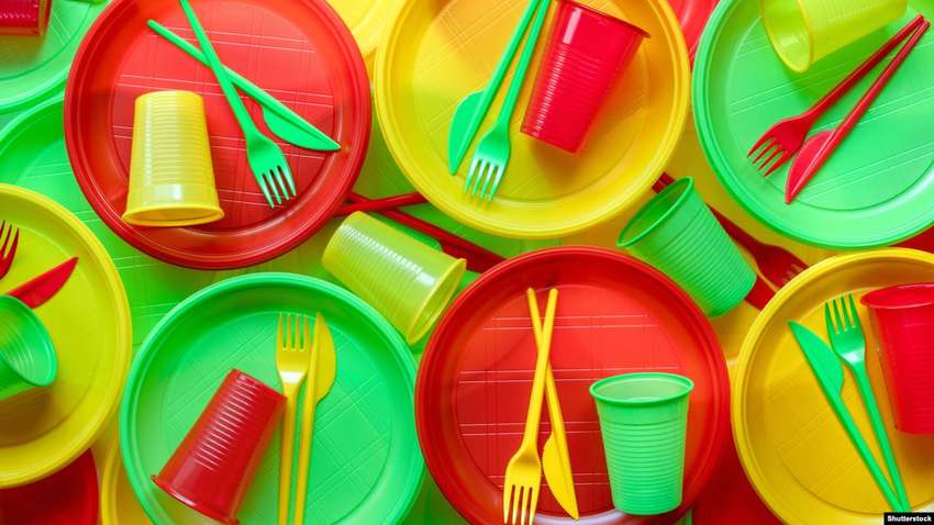 В Украине планируют запретить использование одноразового пластика