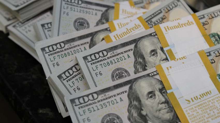 Курс доллара в Украине незначительно снизился