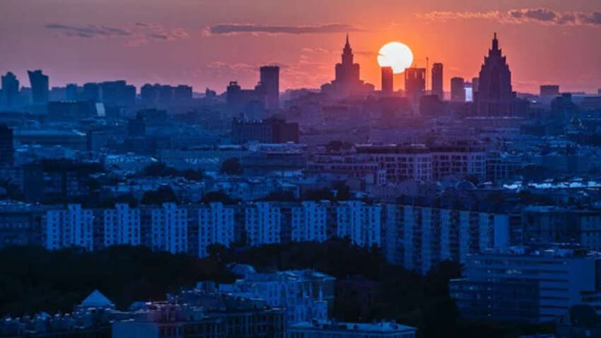 Паника в аэропортах и Московская область во тьме: детали массированной атаки на РФ