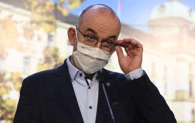 Главі МОЗ Чехії загрожують через коронавірус