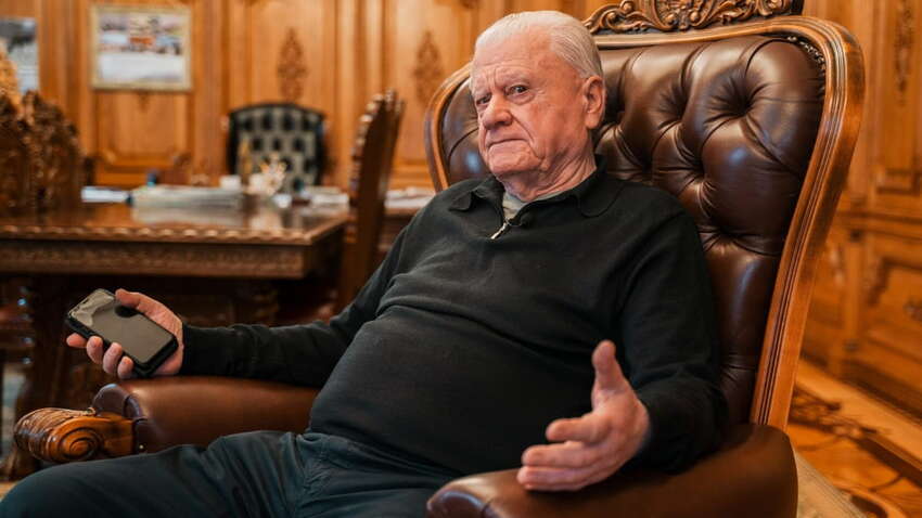 У Наполеона был беднее: аграрный магнат из Черниговщины построил себе роскошный мавзолей (ФОТО) У Наполеона был беднее: аграрный магнат из Черниговщины построил себе роскошный мавзолей (ФОТО)