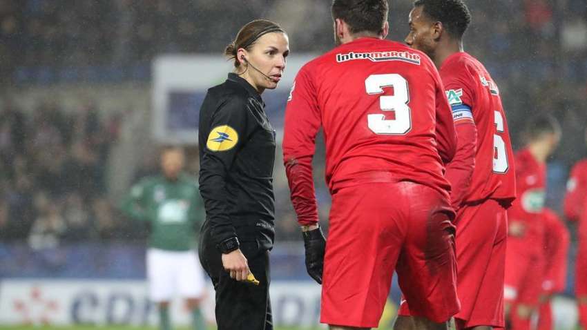 Суперкубок УЄФА вперше довірили розсудити жінці