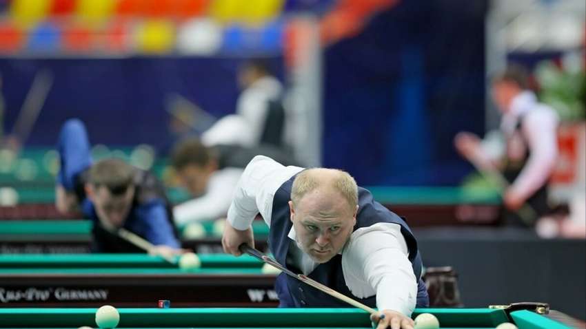 В Англии встретились лучшие бильярдисты из разных уголков мира В Англии встретились лучшие бильярдисты из разных уголков мира