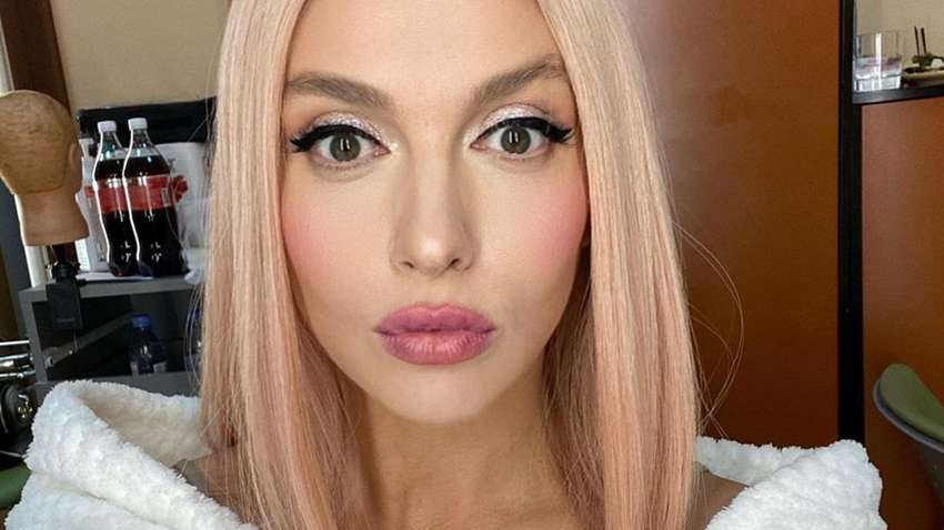 У гламурному комбінезоні: Полякова з'явилася на презентації "Голосу країни" у новому образі (ФОТО) У гламурному комбінезоні: Полякова з'явилася на презентації "Голосу країни" у новому образі (ФОТО)