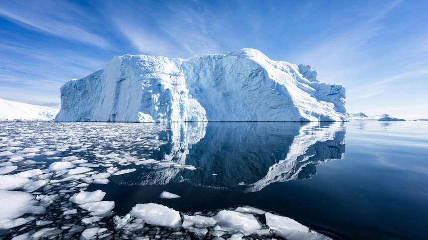 Один из крупнейших в мире айсбергов практически растаял