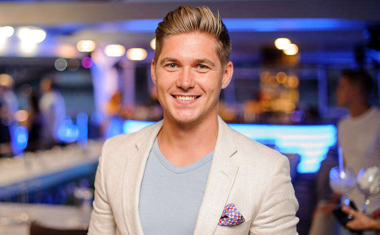 Відомий шоумен показався із сім'єю за кордоном