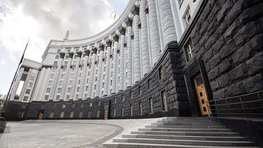 Штучний інтелект замість власного: у Кабміні питають ШІ, чи будуть рішення вигідні бізнесу та українцям