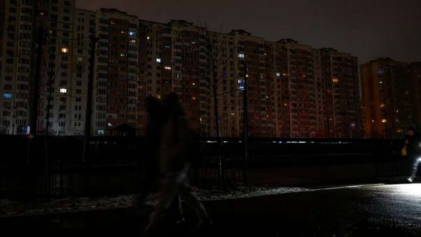 У Києві без світла залишаються понад 700 тисяч споживачів У Києві без світла залишаються понад 700 тисяч споживачів