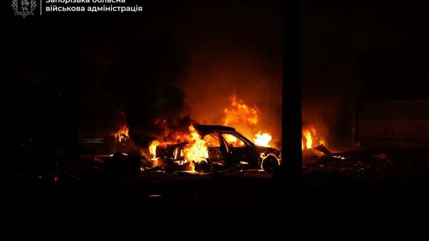 Жахливі наслідки обстрілу Запоріжжя: є загиблі (ВІДЕО) Жахливі наслідки обстрілу Запоріжжя: є загиблі (ВІДЕО)