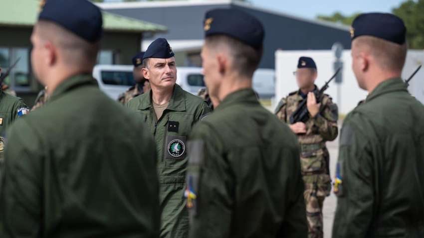 Перша група українських пілотів завершила підготовку на літаках Alphajet