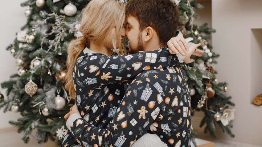 Романтичні сценарії для зустрічі Нового року: створіть незабутні моменти