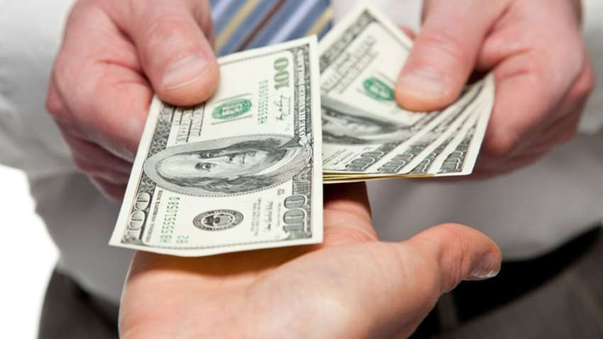 Нацбанк відзначає брак валюти в касах банків