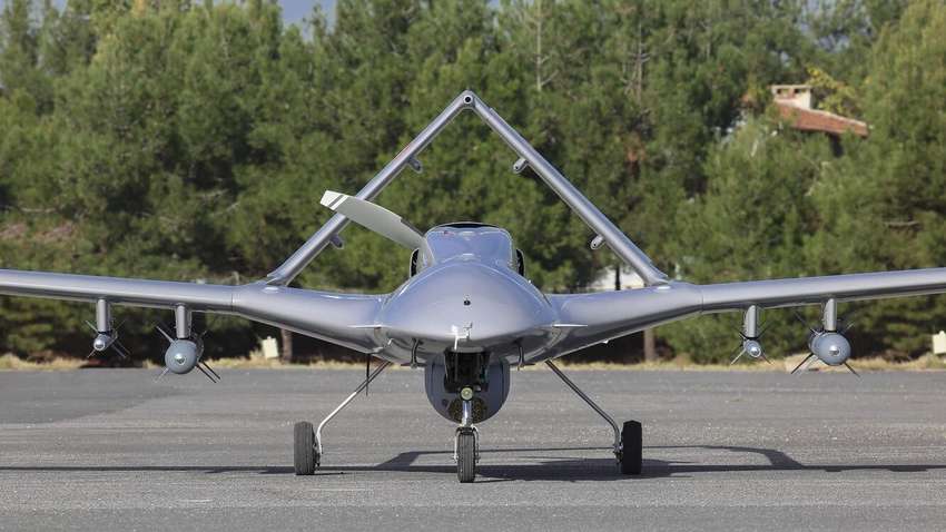 Украинские защитники показали, как уничтожают из "Байракторов" российскую технику (ВИДЕО)