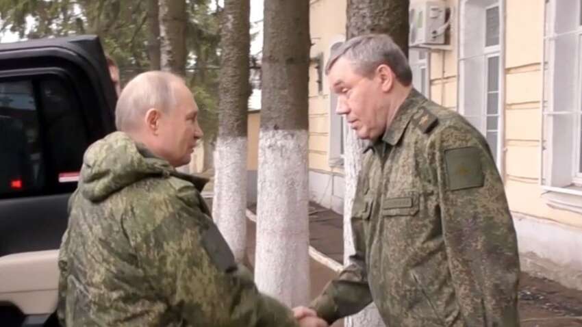 Какое поручение Путина выполняет Герасимов, чтобы давить на Киев и Запад во время переговоров Какое поручение Путина выполняет Герасимов, чтобы давить на Киев и Запад во время переговоров