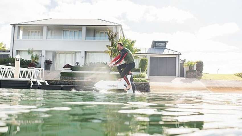 Новозеландский стартап представил водный электровелосипед