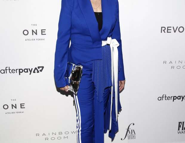 Мама Илона Маска надела костюм от украинских дизайнеров