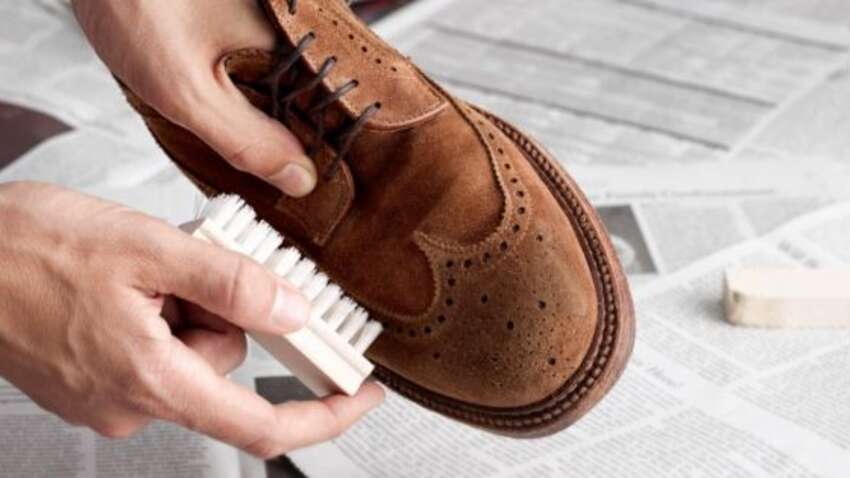 Как вывести грязь из замшевой обуви бюджетными способами: простые советы, которые работают