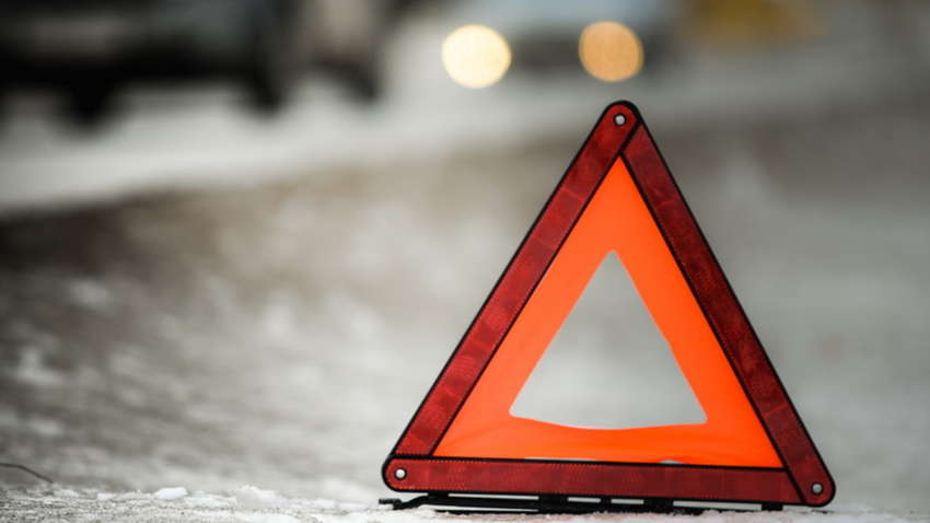 У Запоріжжі зіткнулися вантажівка та маршрутка: одна людина загинула, ще вісім постраждали 