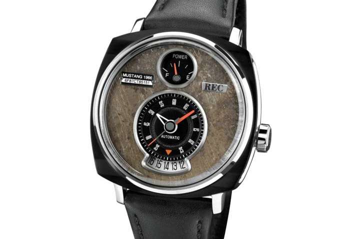 Три уникальных модели часов, собранных из деталей автомобиля Ford