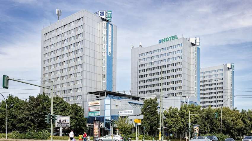 Берлінська влада перетворить розкішний готель на притулок для біженців Берлінська влада перетворить розкішний готель на притулок для біженців