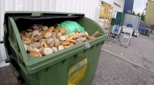 У Росії пенсіонери побилися через прострочені продукти (ВІДЕО) У Росії пенсіонери побилися через прострочені продукти (ВІДЕО)