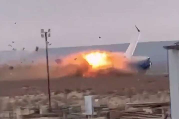 Падение самолета в Казахстане: российские лгуны запутались в версиях, а в Баку назвали причину катастрофы