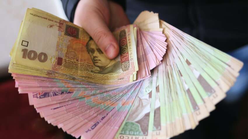 Зарплаты в Украине пошли вниз: сколько украинцы получили «чистыми» в августе