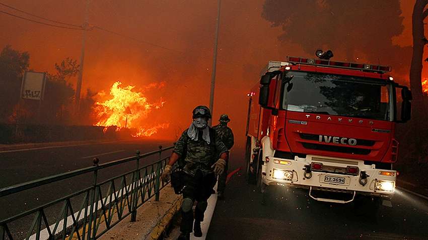 У Греції вирують пожежі, сотні туристів евакуйовані