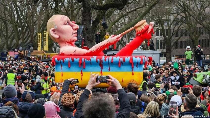 Кремль за крок від міжнародного скандалу: німецького скульптора сьогодні судитимуть за карикатуру на Путіна