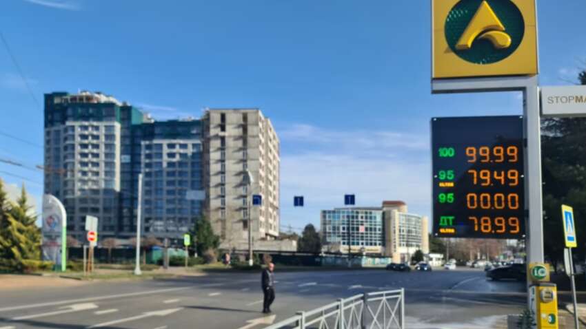 Бензиновый коллапс в Крыму: после ударов ВСУ с АЗС пропал самый популярный А-95 Бензиновый коллапс в Крыму: после ударов ВСУ с АЗС пропал самый популярный А-95