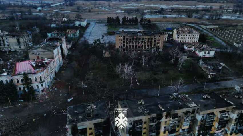 Чий прапор зʼявився у Купʼянську над будівлею мерії Чий прапор зʼявився у Купʼянську над будівлею мерії