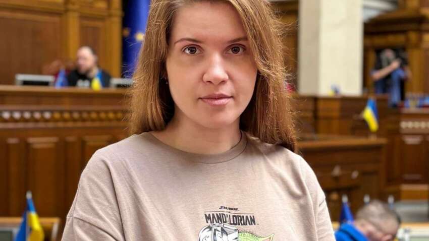 Безугла відповіла на чутки про своє таємне весілля з відомим військовим  